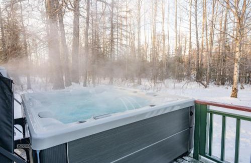 Fishhook House | New Listing - River Front Cabin with Hot Tub near Hatcher Pass