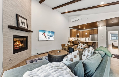 Keystone House | New luxury 3-bedroom 2 car garage townhome. Walking distance to River Run.