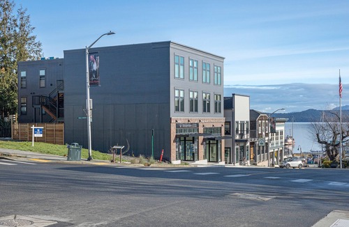 Friday Harbor Condo | New Luxury Condo! Downtown Friday Harbor! HVN 303