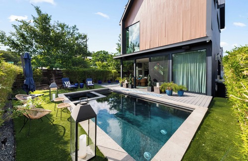 Bouldin House | New Luxury Designer SoCo Retreat w/Pool, Spa, & Skyline Views
