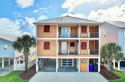 Ocean Isle Beach House | New Ocean Isle Rental. Canal Home 7BR/6BA - LOTS of outdoor living space.