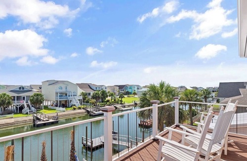 Ocean Isle Beach House | New Ocean Isle Rental. Canal Home 7BR/6BA - LOTS of outdoor living space.