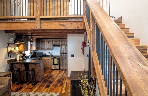 South Fork Cabin | New pet-friendly, gorgeous cabin with AC and WiFi at Tiny Timbers Resort