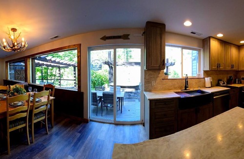Leavenworth House | New Remodel! Waterfront, pets, Outdoor Ent, Hottub & Views 4min to Leavenworth.