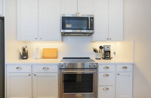 Seabrook House | New* Seabrook's Windjammer: Ocean View loft in the Town Center!