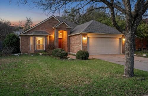 Cedar Park House | NEW! Stylish Home Arcade & Fireplace Sleeps 10