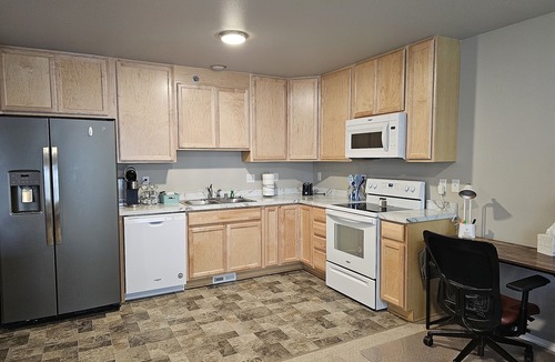 Taku - Campbell House | NEWLY BUILT TOWNHOME W/2 BEDROOM & HEATED GARAGE