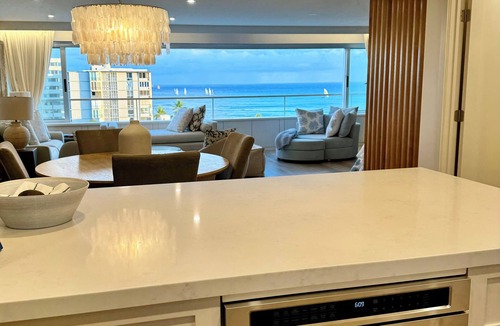 Diamond Head - Kapahulu - St. Louis Condo | Newly remodeled and well equipped higher up unit 1007 at a great price!