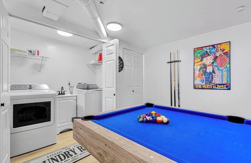 Hillwood Apartment | Newly Remodeled, Sunlit Ballard Basement Retreat
