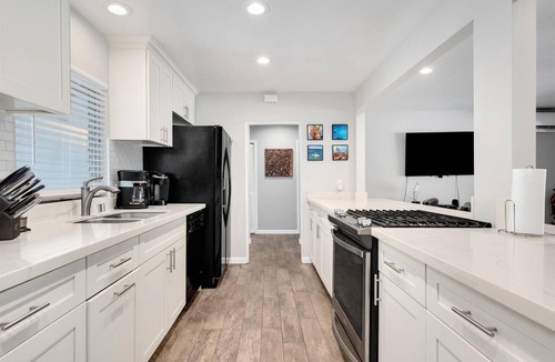 Portlock House | NEWLY REMODELED with A/C THROUGHOUT! Pool w/Killer Sunset View