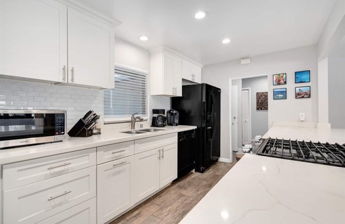 Portlock House | NEWLY REMODELED with A/C THROUGHOUT! Pool w/Killer Sunset View