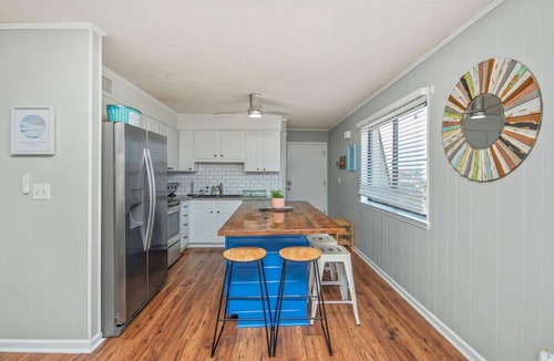 North Myrtle Beach Condo | Newly renovated 2 Bedroom, 2 Bath -sleeps 6, Direct beach access with Water views and Pool