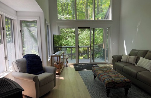 Grantham House | Newly renovated 2bd/2ba townhome in the Eastman Community.