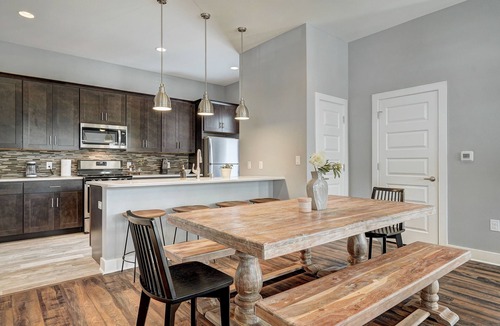 East Cesar Chavez House | Next to Rainey St, Town Lake, Super Cozy with Modern Aesthetic