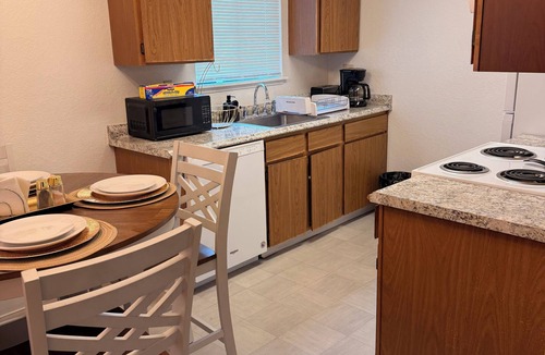 Seahurst Apartment | Nice 2-bedroom apartment in Burien