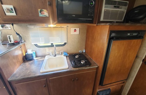 Eustis House | Nightly RV On-site rental. River front. Showerhouse with laundry.