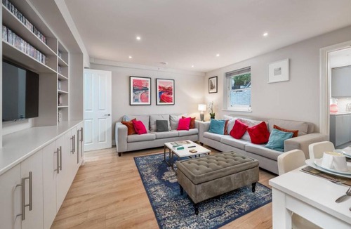 Redcliffe Apartment | Niru Experience Hidden Secret 2BD 2BA