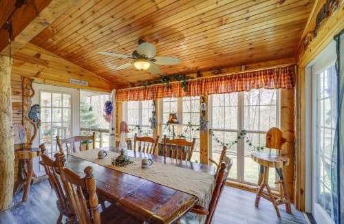 Micaville House | North Carolina Getaway w/Patio! 26 Mi to Slopes