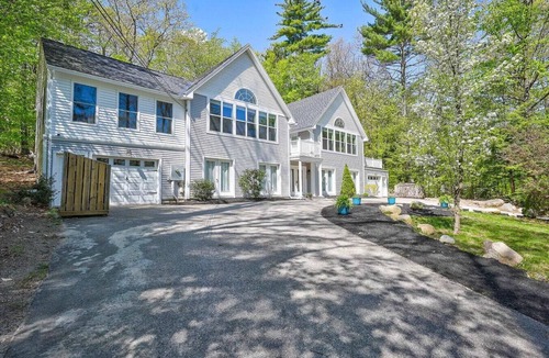 Birch Hill Villa | North Conway Gem | Hot Tub, Games & Fireplace