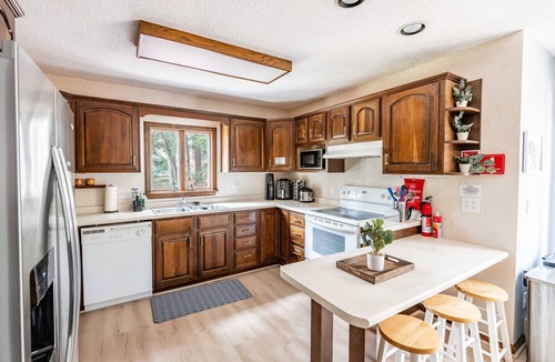 Birch Hill House | North Conway Home with Hot tub on Deck, Arcade, Billiards, PingPong, Music Room