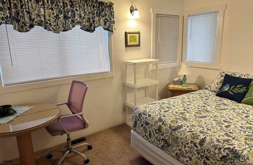 Badger Cabin | North Pole Aurora Lodge-Charming 2-bedroom in North Pole-WiFi and aurora viewing
