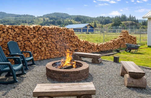 Forks Apartment | North Sunrise Studio - Retreat in Forks