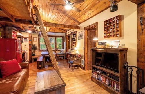 Ashford House | Nostalgic Retreat on Sahara Creek - 8mi to MRNP!