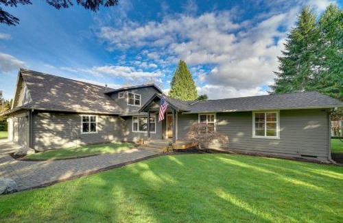 Puyallup House | NW Family Oasis: 6BR Modern Gem Near Rainier!