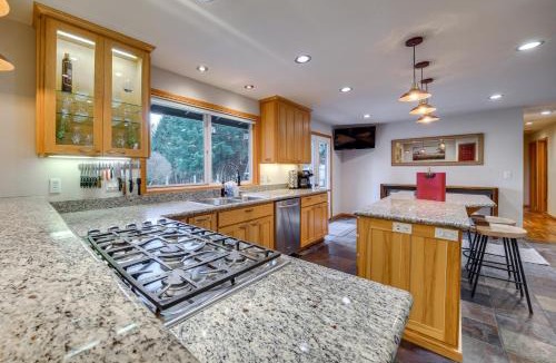 Puyallup House | NW Family Oasis: 6BR Modern Gem Near Rainier!