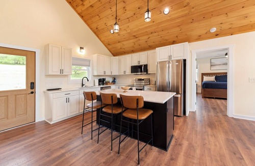 Lansing House | O'Neills Drift - Private Riverfront - Firepit - Fireplace