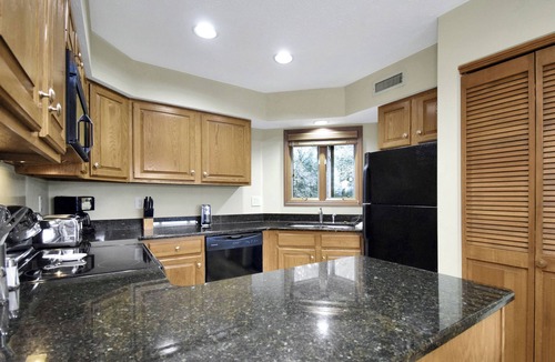 Blowing Rock Condo | Oak 5 | Fireplace, Restaurant, Pool, Spa
