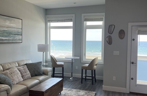 Hull House | Ocean front Studio across from beach