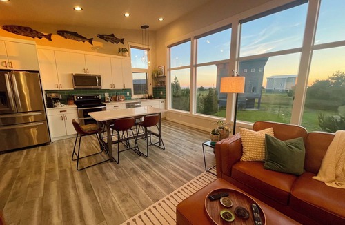 Grayland House | Ocean Views, Beach Path, Private + Pickleball + Nature Baths