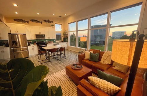 Grayland House | Ocean Views, Beach Path, Private + Pickleball + Nature Baths