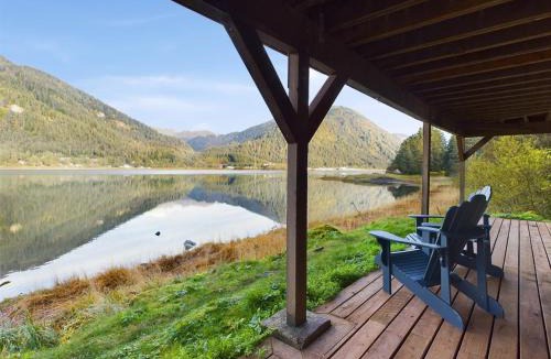 North Douglas Apartment | Oceanfront Apartment with Sauna and Covered Deck