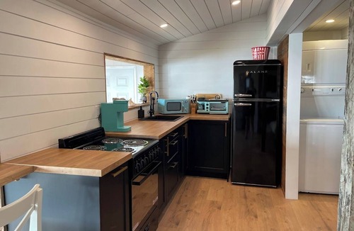 Tatamagouche Cottage | Oceanfront Cozy 2 bed Cottage in Brule Shore, pet friendly, firepit, heat/AC