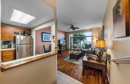 Honokowai Condo | Oceanfront ground floor haven with tropical charm