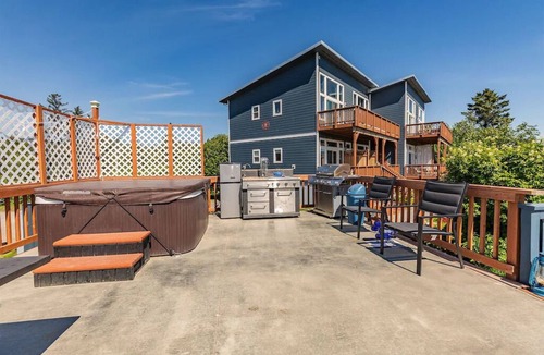 Homer Apartment | Oceanfront Luxury Suite Overlooking Kachemak Bay and Homer Spit!