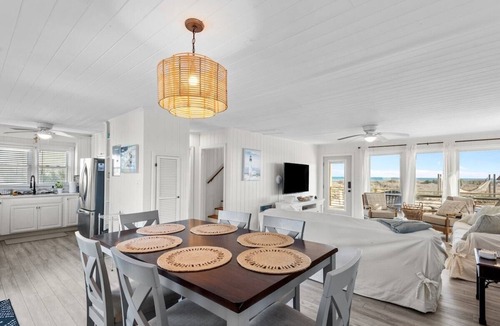 Atlantic Beach House | Oceanfront Oasis + Guesthouse: 2 Hot Tubs, Pool!