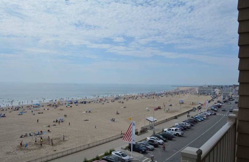 Hampton Condo | Oceanfront penthouse -“Sunkissed”