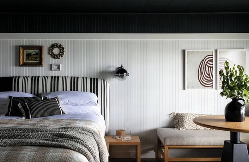Ocean Point Hotel | Oceanfront Suite Room | Bluebird Ocean Point Inn | Private Beach Access