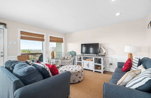 Emerald Isle Cottage | Oceanfront Updated 5BR Duplex. Dog friendly!