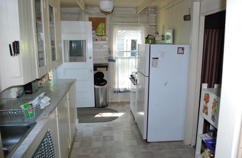 West Bath Cottage | Oceanfront Victorian Cottage (pet friendly)3 beds, 2bath, deck, shared dock