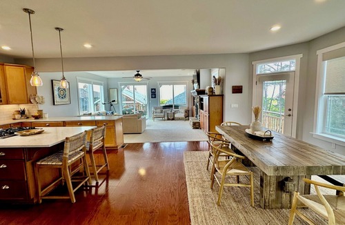 Seaside House | Oceanfront views, on promenade, Spacious 4-bd in S Seaside w jacuzzi