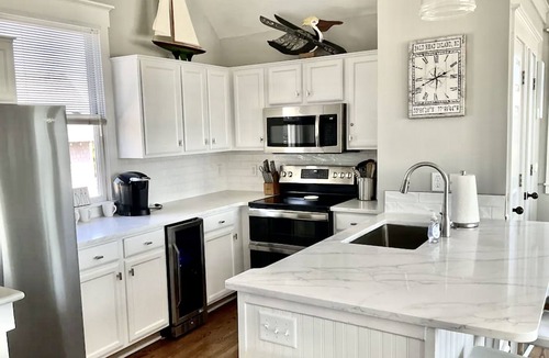 Flora's Bluff House | OCEANFRONT w/DIRECT BEACH ACCESS -Panoramic view w/BHIC and Shoals available