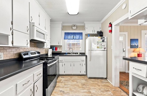 Atlantic Beach Cottage | Oceanfront with Expansive Deck & Stunning View