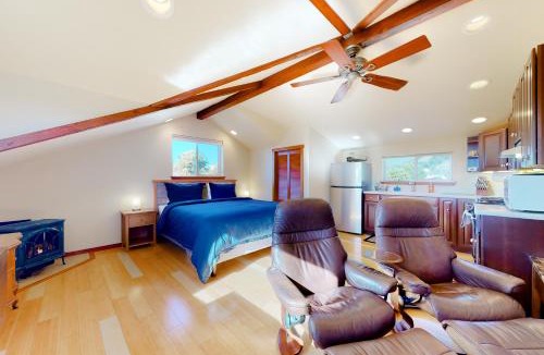 Elk House | Oceanview Studio - Beach Fireplace & Deck