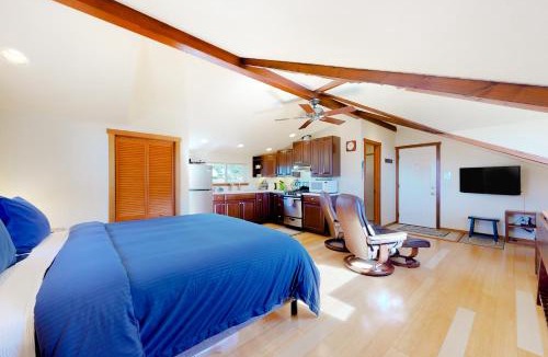Elk House | Oceanview Studio - Beach Fireplace & Deck