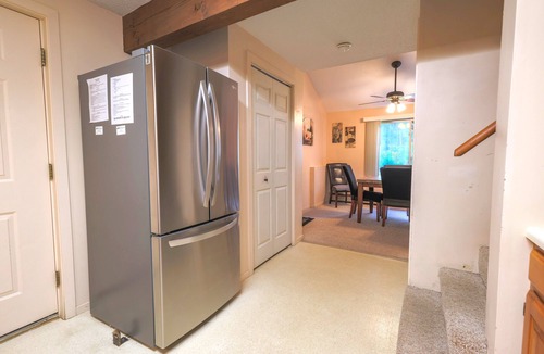 Bartlett Condo | Official Seasons RMC Condo 01E - 1 Bedroom + Loft - sleeps 10 - No Fees