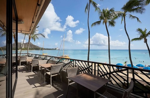 Waikiki Resort | On Beautiful Waikiki Beach! Pool, Spa, 3 On-Site Restaurants, Water Activities